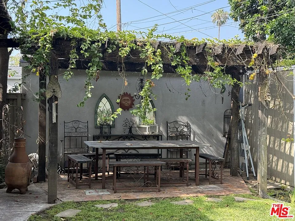 2 bed, 1.0 bath, 1138 sqft, $6,750 — Photo 4