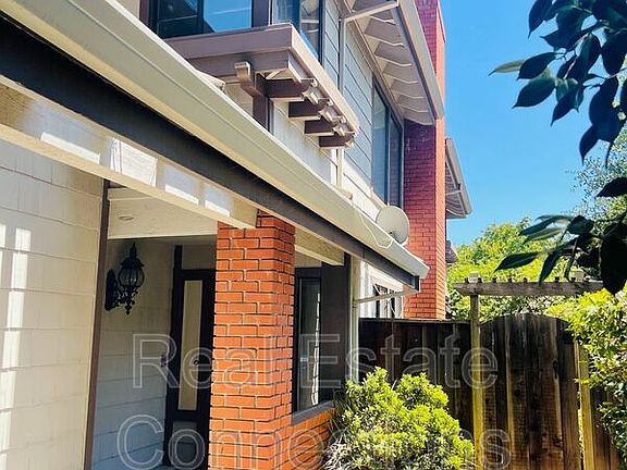 4th image of 18890 Biarritz Ln