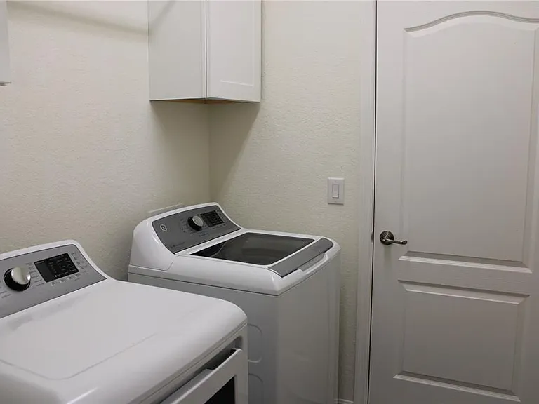 6647 Clairborne Ln — Photo 25