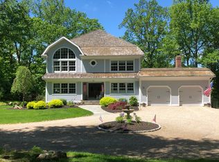 24 Greenleaf Farms Rd, Newtown, CT 06470