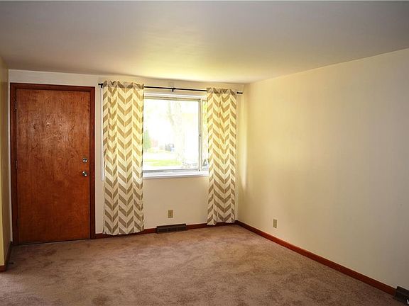 3rd image of 415 Hamilton Blvd