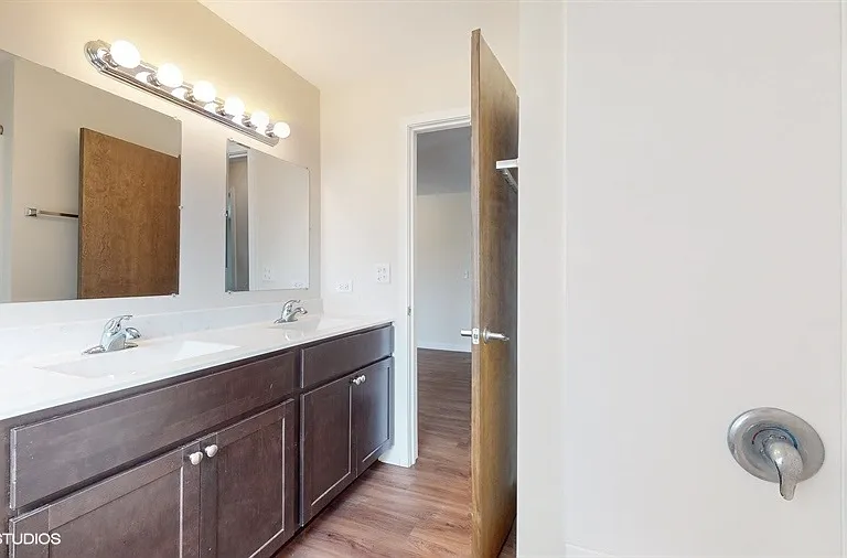 29W542 Country Ridge Dr #F — Photo 8