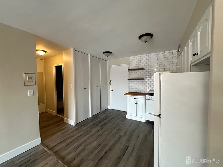 123 S Adelaide Ave #2L — Photo 2