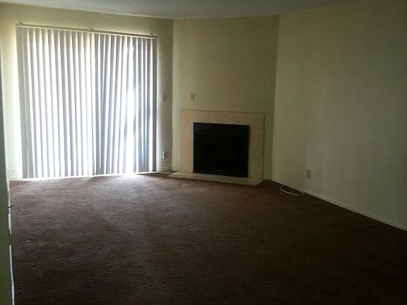 4th image of 617 E 97th St APT 203