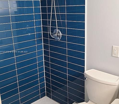 3rd image of 3842 NE 171st St APT 2