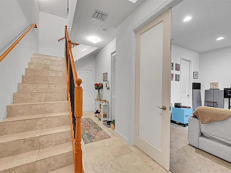 1614 NE 9th St — Photo 3