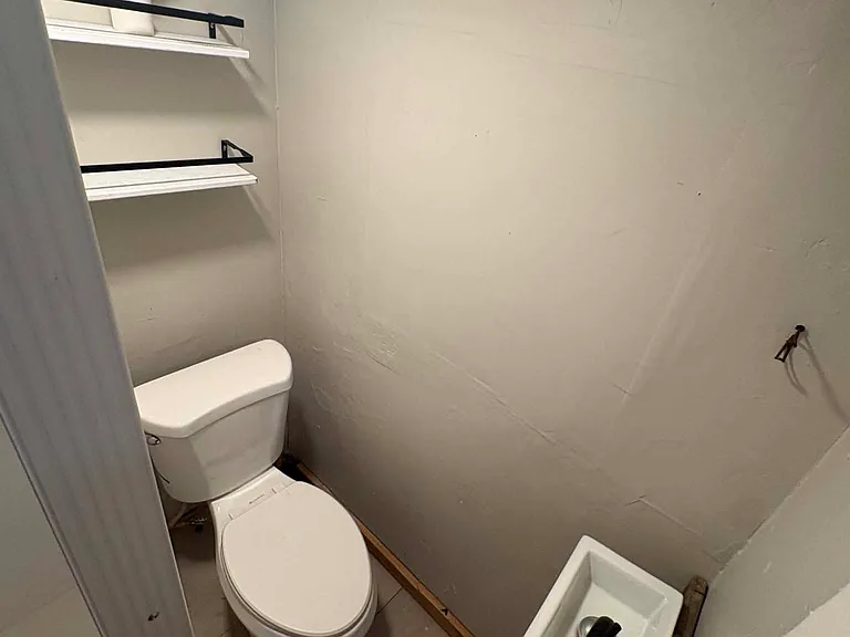 63 W Railroad St #2 — Photo 4