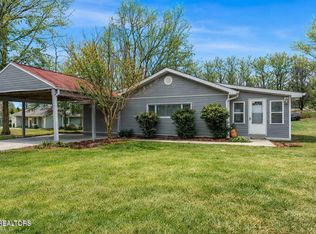 352 Lakeview Dr, Crossville, TN 38558