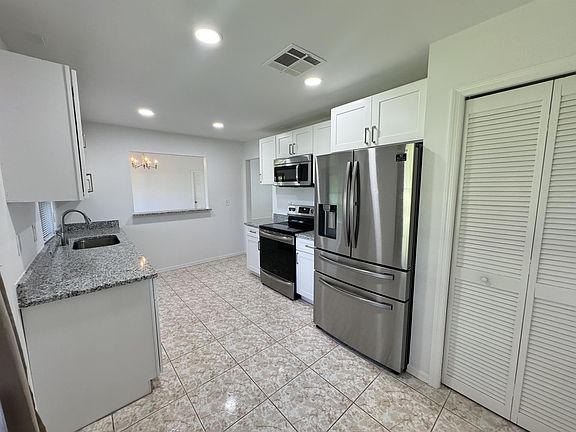 4th image of 628 Deauville Ct