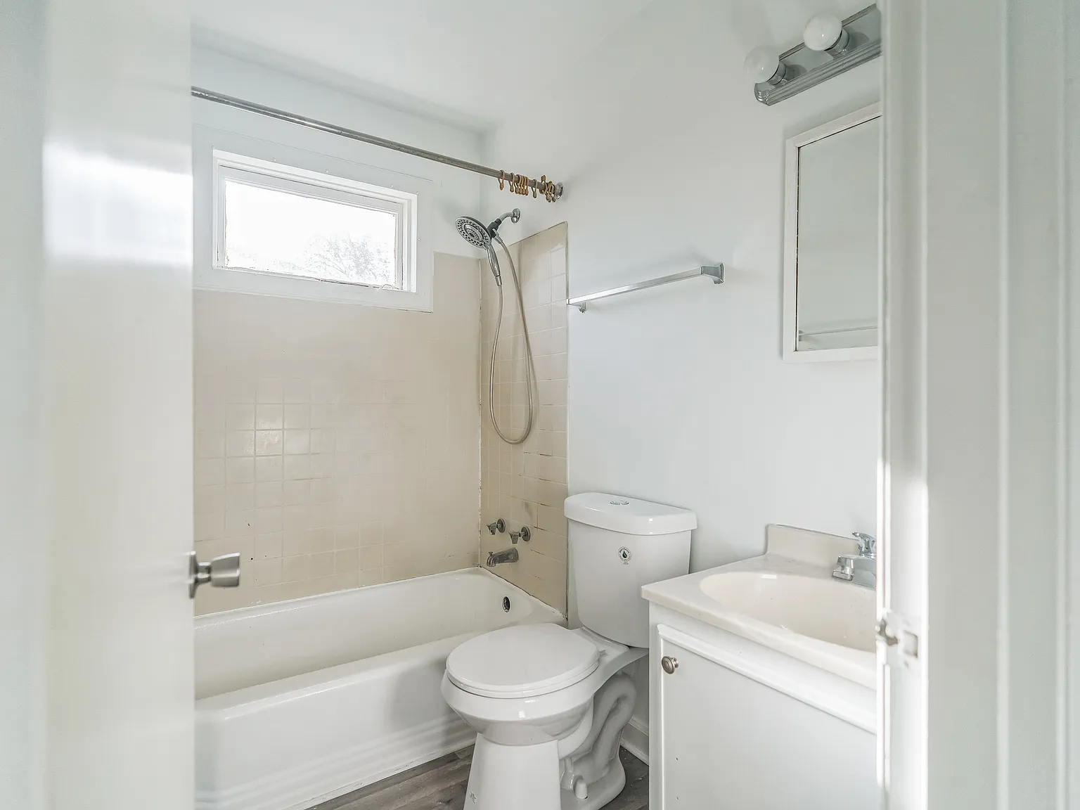 3 bed, 1053 sqft, $1,599 — Photo 4