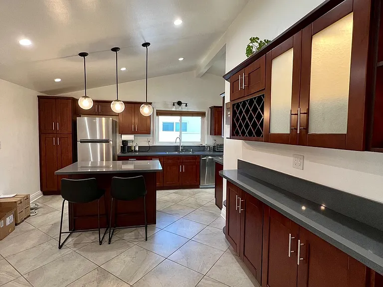 20851 Burbank Blvd — Photo 2