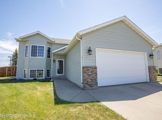 3944 13th St S, Moorhead, MN 56560
