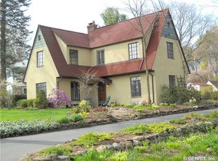 1 Lake Crescent Dr, East Rochester, NY 14445