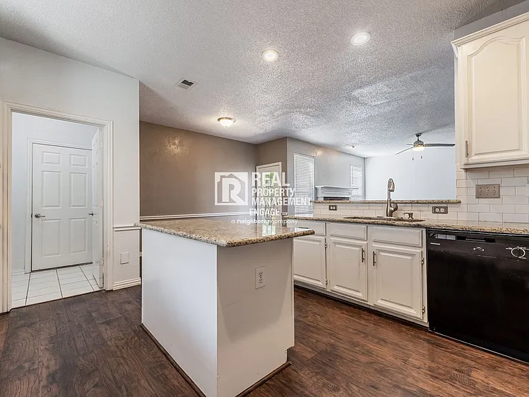 8817 Pocono Dr — Photo 10