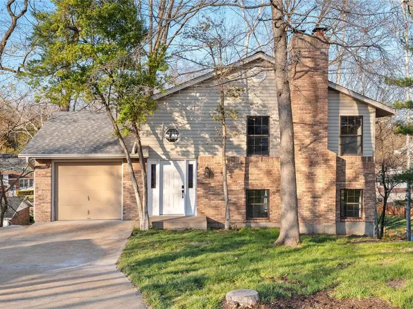 9900 Torigney Ct, Saint Louis, MO 63126