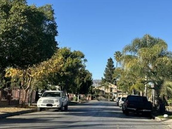 Exterior Neighborhood (street photo)