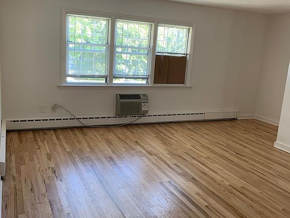3rd image of 89-90 Northfield Ave #25D