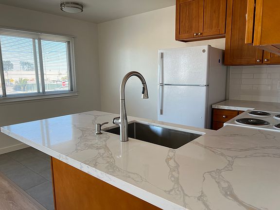 4th image of 701 Mills Ave #18