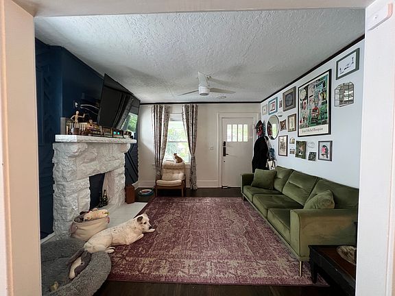 3rd image of 4331 Holly St