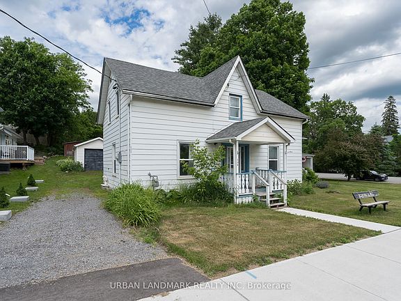 2nd image of 136 Saint Lawrence St E