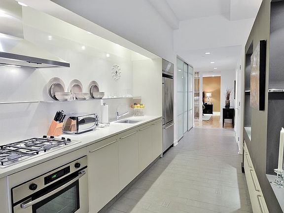 4th image of 15 Broad St APT 2230
