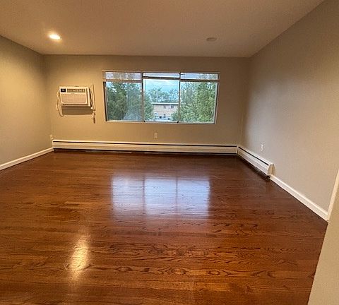 5th image of 8940 White Oak Ave #11393475