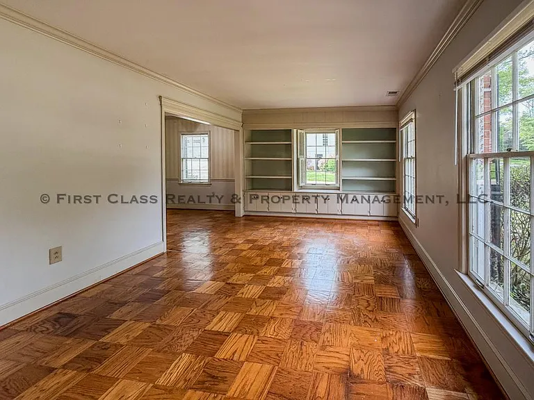 500 Ashworth Rd — Photo 18