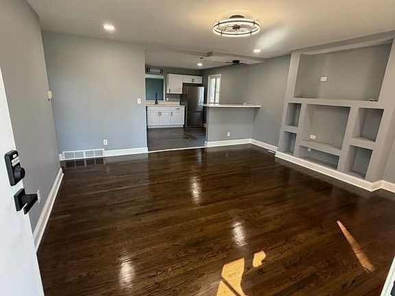 2nd image of 1801 E Duane Blvd