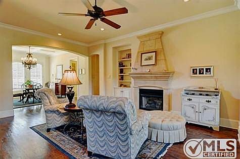4th image of 1044 Falcon Creek Dr