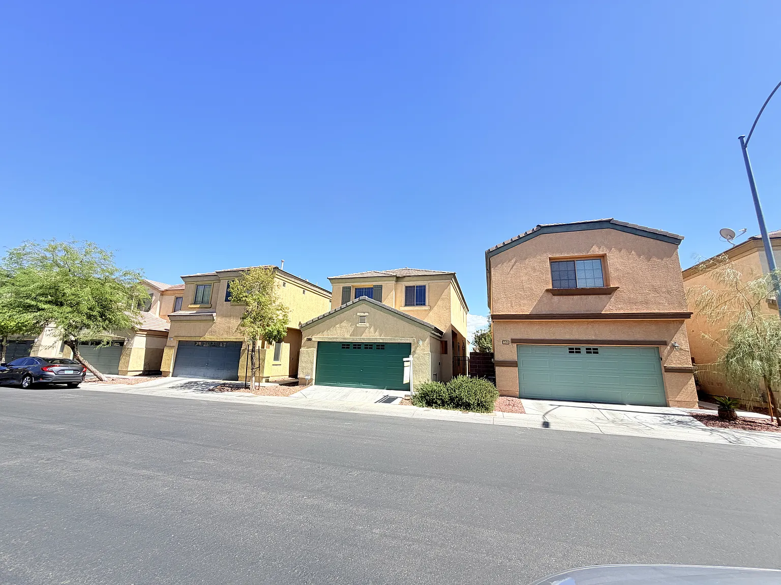 3 bed, 1557 sqft, $2,300 — Photo 3