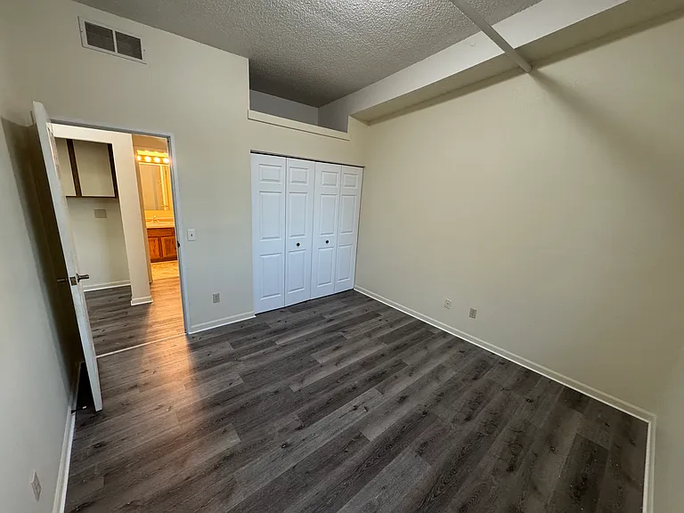Pioneer Point Apartments — Photo 6
