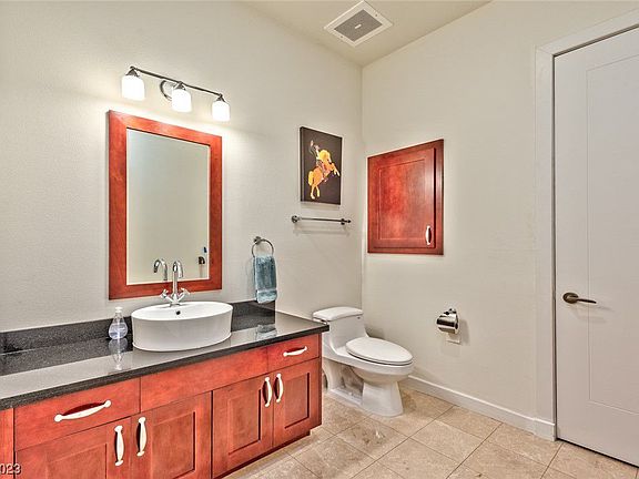 3rd image of 4585 Dean Martin Dr Unit 202