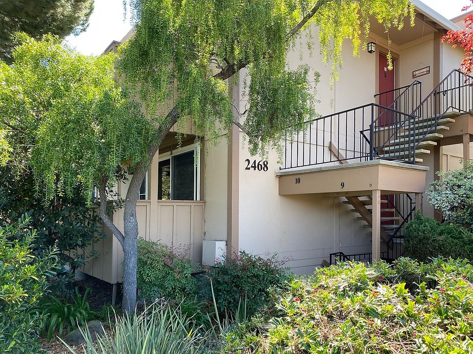 Convenient ground-floor apartment with easy access_less stairs required.