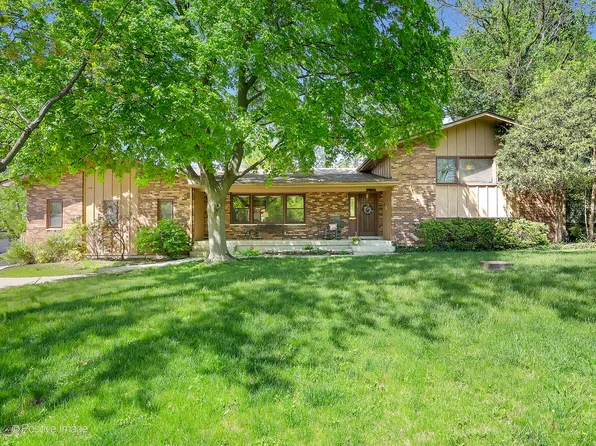 125 Wakeman Ave, Wheaton, IL 60187