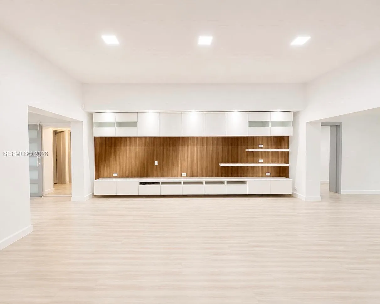 3 bed, 2500 sqft, $11,500 — Photo 3