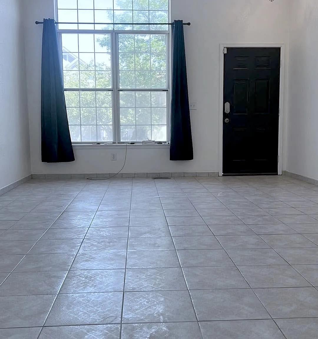 4 bed, 2.5 bath, 2069 sqft, $3,200 — Photo 4