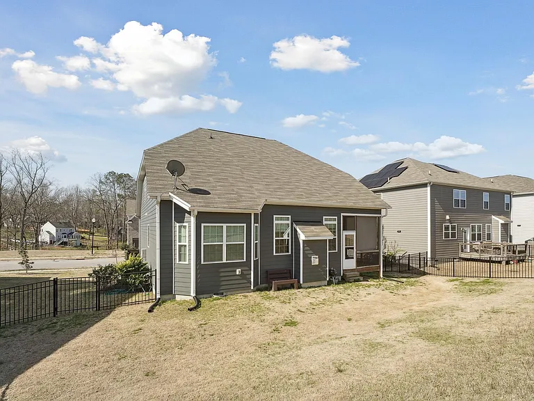 2312 Longmont Dr — Photo 29