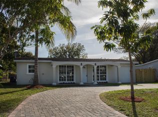 2443 2nd St SW, Vero Beach, FL 32962