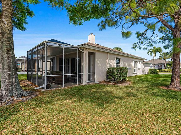 3rd image of 582 NW Montevina Drive
