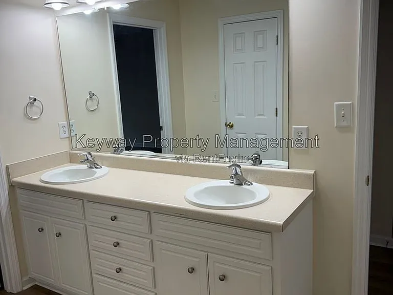 615 Goodale Ln — Photo 12