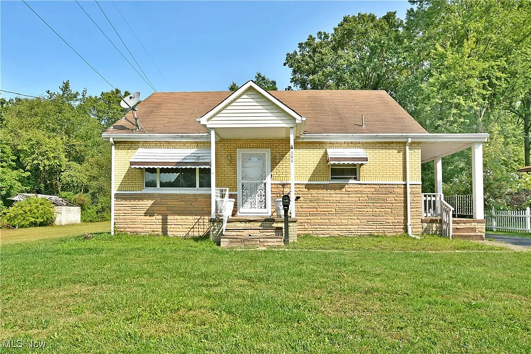 366 Douglas St NW photo 1
