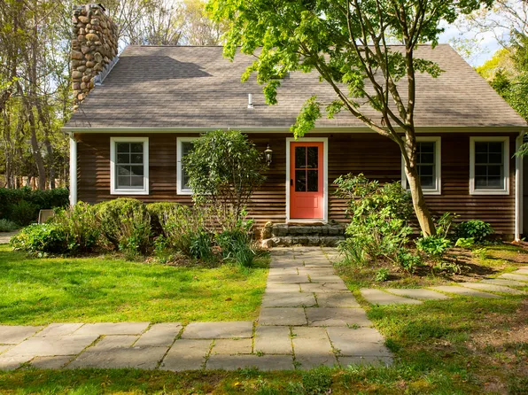 https://photos.zillowstatic.com/fp/5f5cac97934e55be62347aae8437493f-p_e.webp