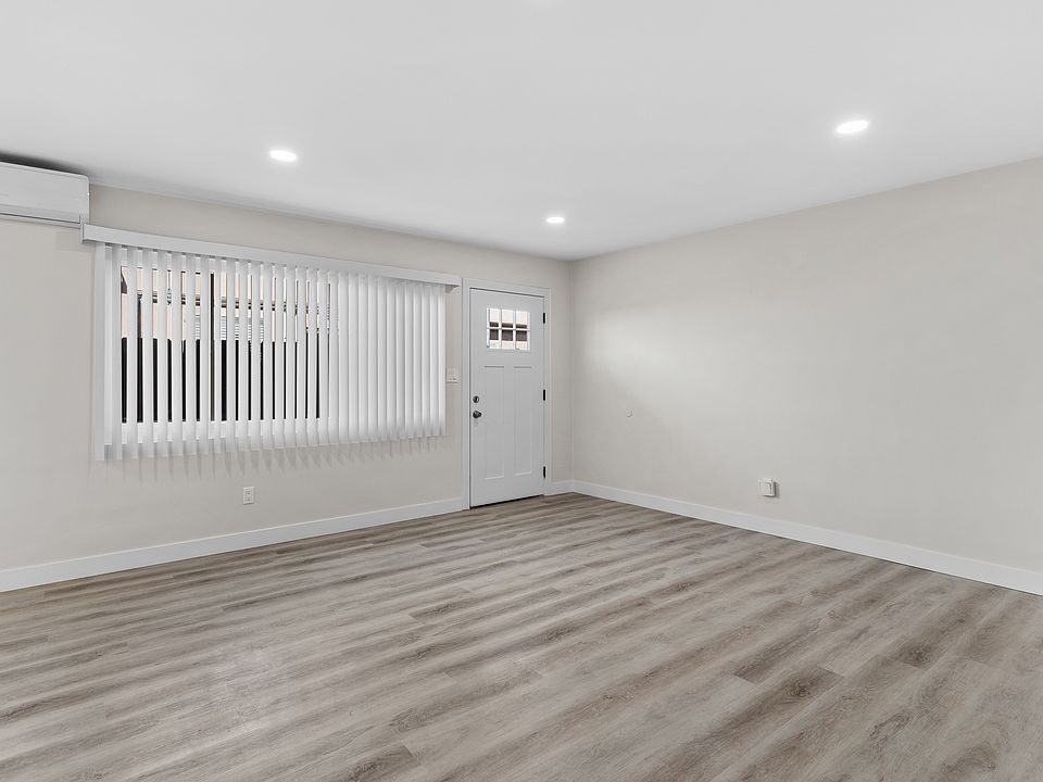 1st image of 3821 Marlborough Ave #3821