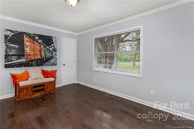 1032 Holland Ave — Photo 7