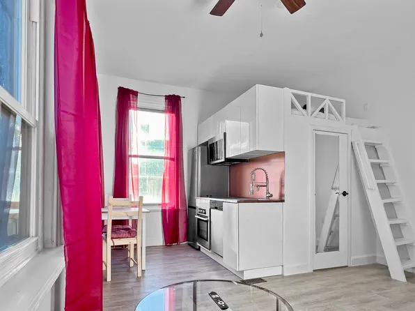 218 Queen St E, Toronto, ON