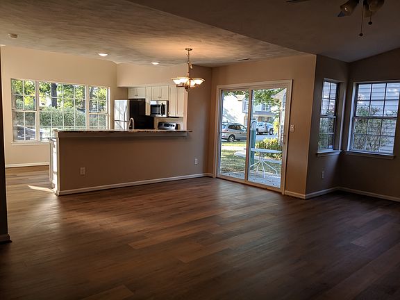 5th image of 100 Bridle Ln