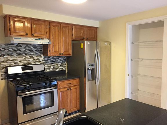 kitchen w pantry