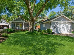 60 Grove Ave, Glen Ellyn, IL 60137