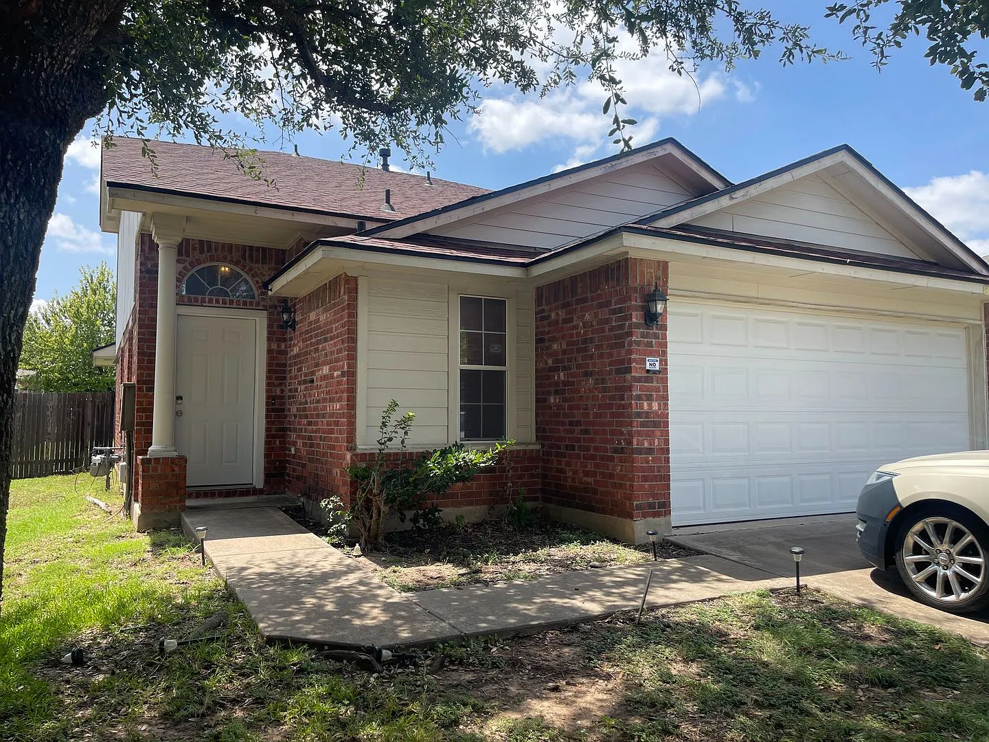 Room in 3 Bedroom Home in Leander — Photo 1