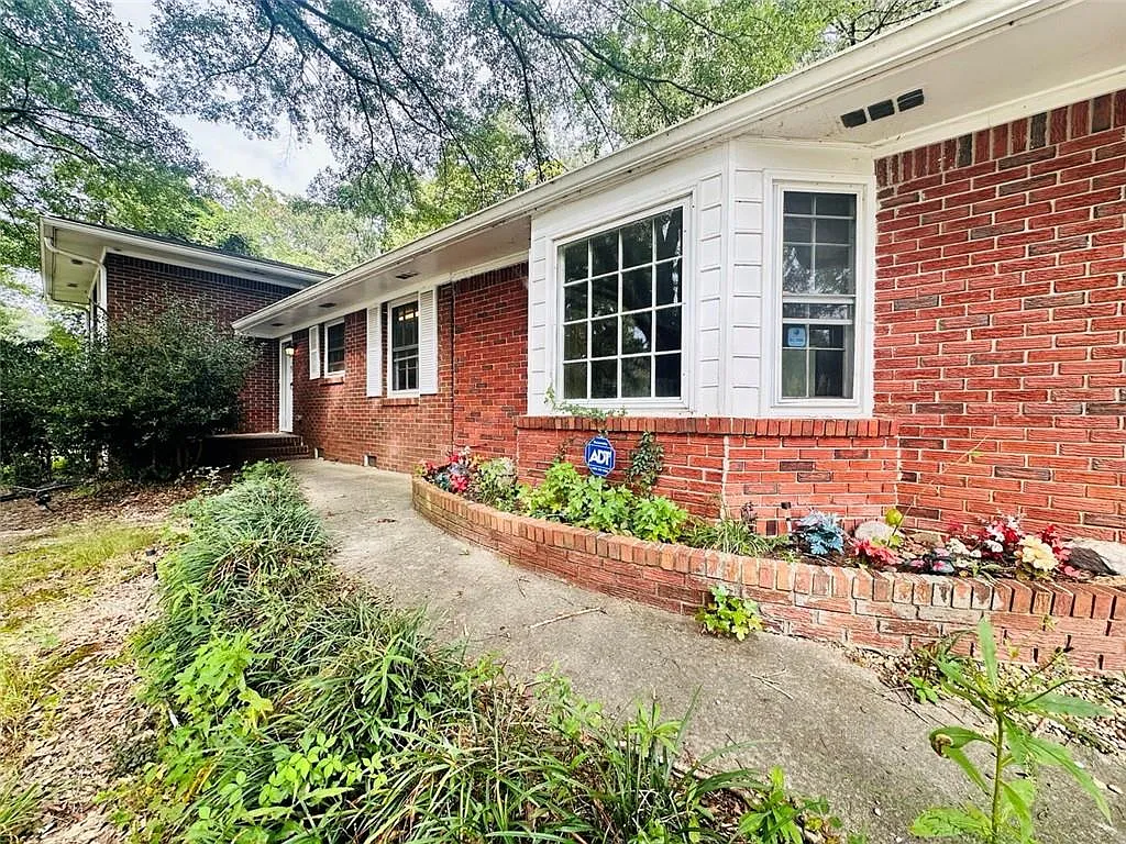 3 bed, 2.0 bath, 1516 sqft, $1,650 — Photo 3